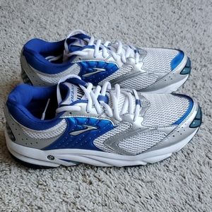 brooks beast size 10